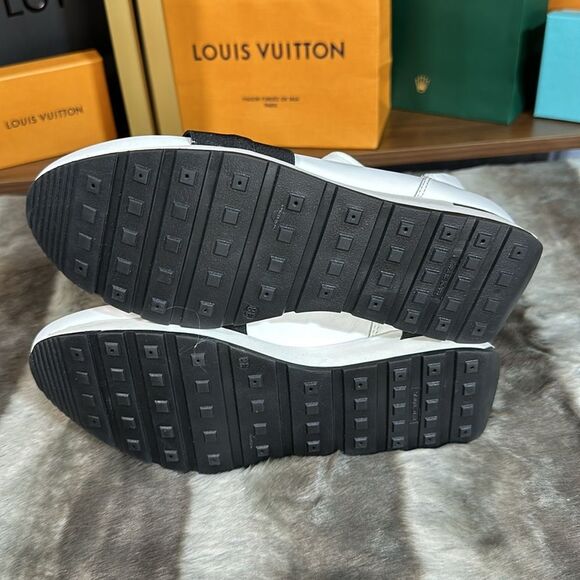 Unworn slip on sneakers - Picture 5 of 6